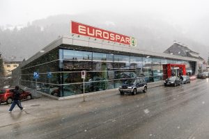 Det kæmpestore Eurospar-supermarked tæt ved togstationen // Foto: Troels Kjems