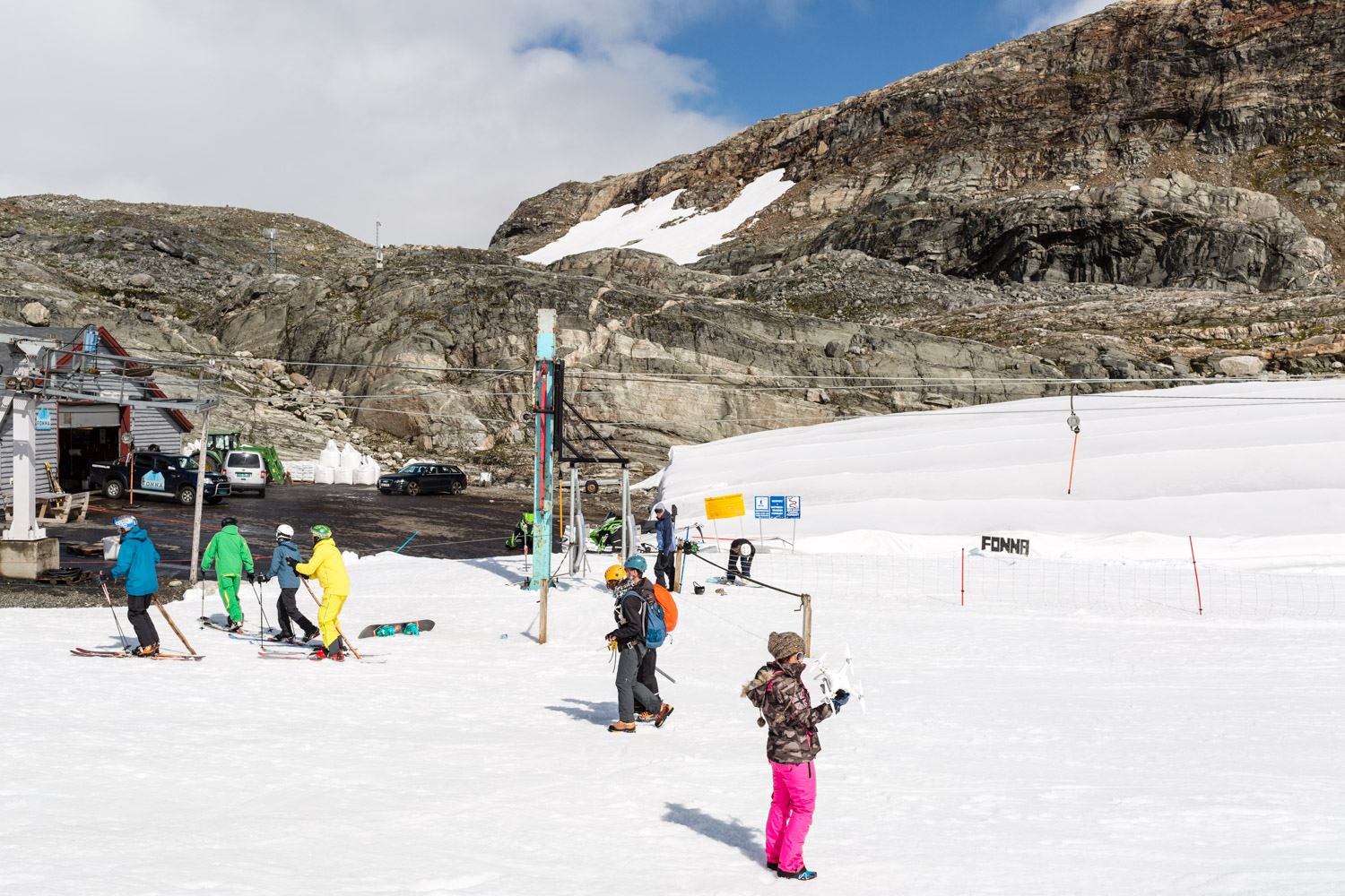 FONNA Glacier Ski Resort i solskin