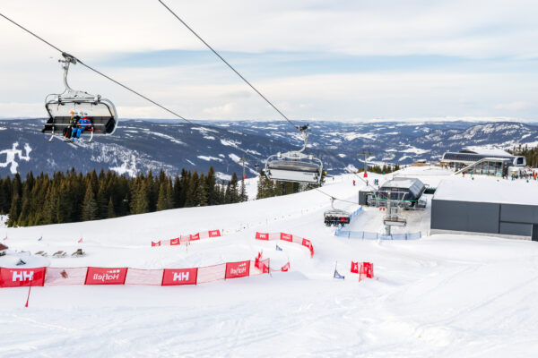 Mosetertoppen og den moderne "Hafjell 360" stolelift // Foto: Troels Kjems