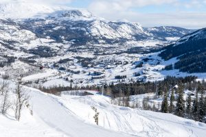 Udsigt fra Skarsnuten ned over Hemsedal // Foto: Troels Kjems