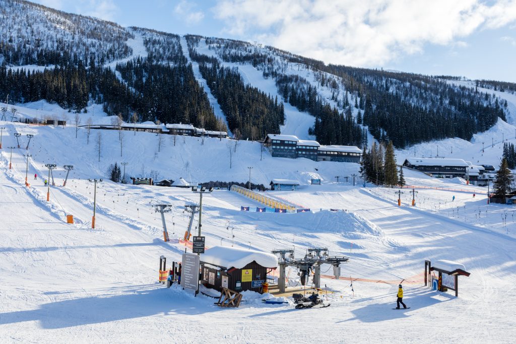 Udsigt fra SkiStar Lodge Suites ned over børneområdet "Valleland" // Foto: Troels Kjems