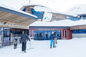 Gletcherjet-gondolernes dalstation // Foto: Troels Kjems