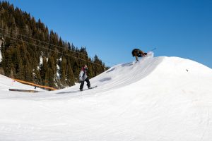 Hand drag i snowparken