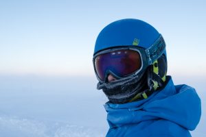 En ansigtsmaske eller halsedisse er et hit, hvis man besøger Sälen i den kolde og mørke december måned // Foto: Troels Kjems