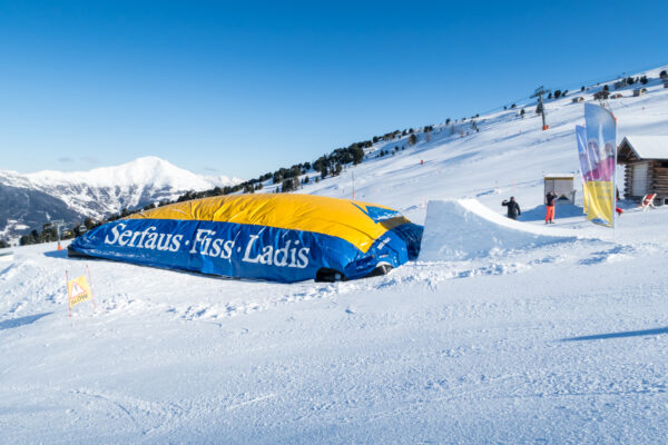 Airbag i snowparken tæt på Zirbenhütte // Foto: Troels Kjems