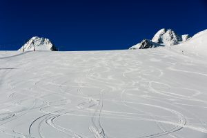 Nypræpareret piste 38 på Tiefenbach-gletsjeren i Sölden, Østrig.